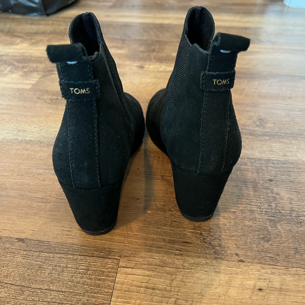 Tom’s black suede bootie